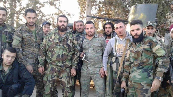 Binh sĩ quân đội Syria trên chiến tuyến phòng ngự thành phố Al-Salamiyah 