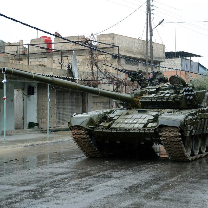 Xe tăng lực lượng Tigers trên đường phố Aleppo