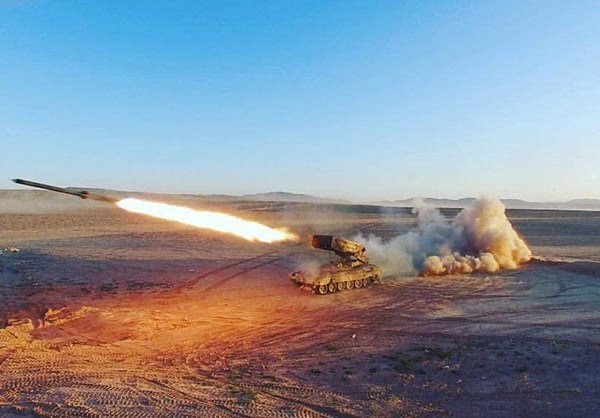 Pháo binh quân đội Syria tấn công trên chiến trường