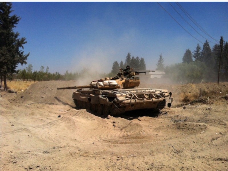 Xe tăng quân đội Syria tấn công ở Đông Ghouta