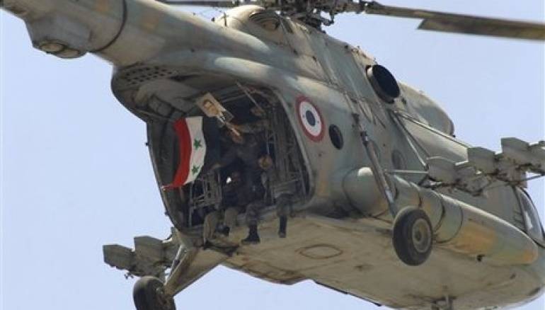 Trực thăng quân đội Syria hạ cánh xuống Deir Ezzor