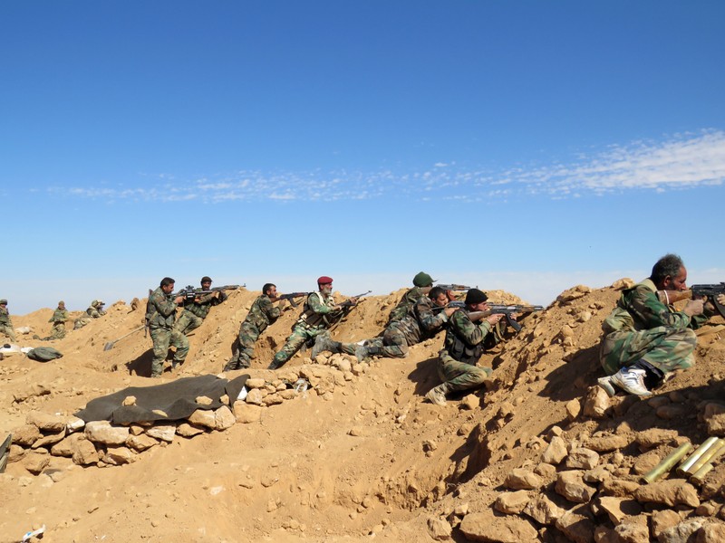 Quân đội Syria phòng thủ trên chiến trường Deir Ezzor