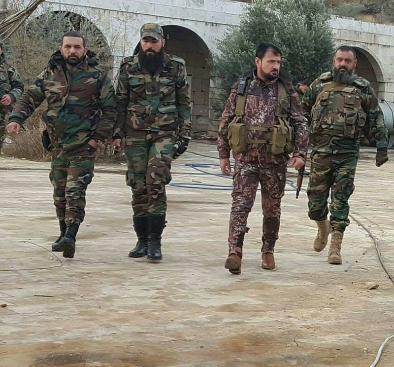 Thiếu tướng Suheil al-Hassan và các sĩ quan tùy tùng trên chiến trường Aleppo