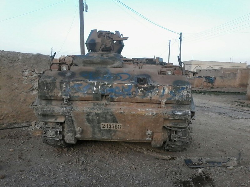 Xe thiết giáp Thổ Nhĩ Kỳ bị dân quân người Kurd chiếm giữ