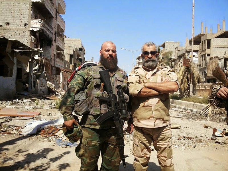 Chuẩn tướng Issam Zahreddine và binh sĩ quân đội Syria trên chiến trường thành phố bị bao vây Deir Ezzor