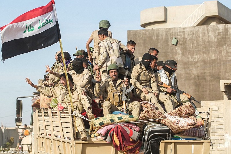 Các binh sĩ người Sunni, Iraq tiến về khu vực phía tây thành phố Mosul