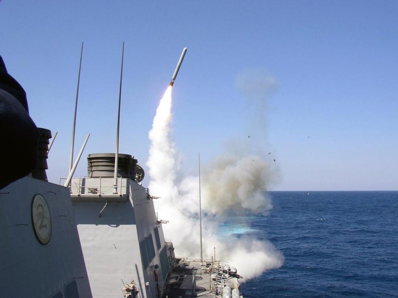 Hải qiuân Mỹ phóng tên lửa tomahawk trên biển (ảnh minh họa)