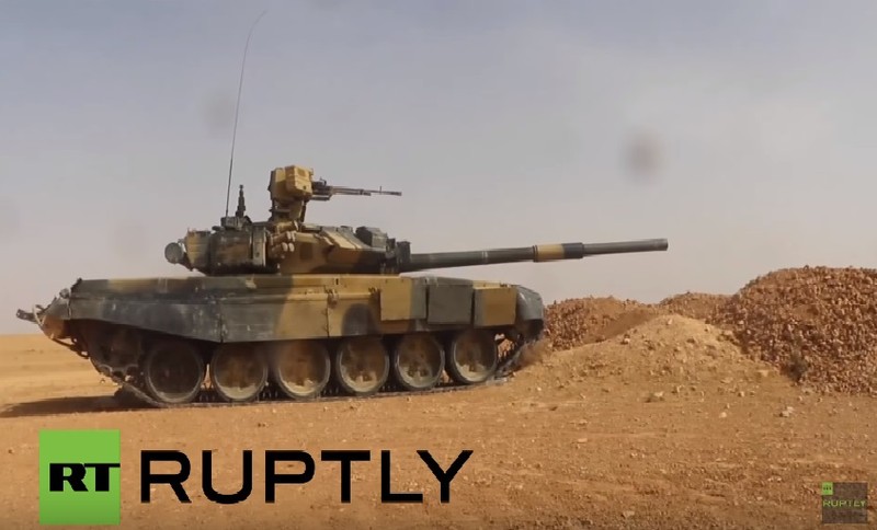 Xe tăng T-90 quân đội Syria trên chiến trường Hama