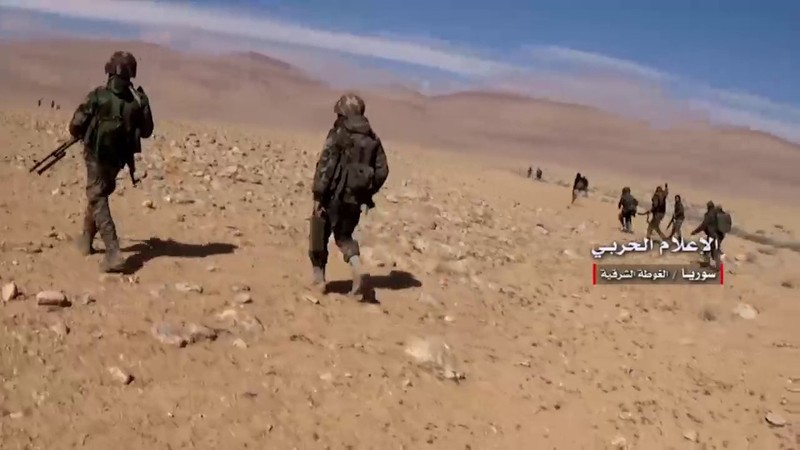 Binh sĩ quân đội Syria chiến đấu trên miền đông Hama