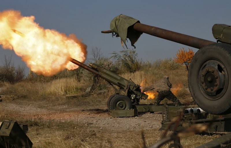 Pháo binh Ukraine bắn phá dữ dội Lugansk