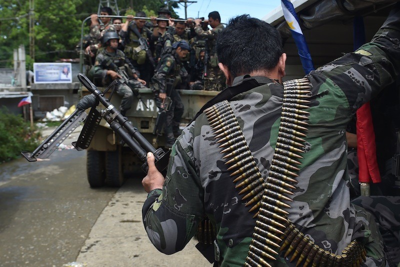 Nhóm binh sĩ Philippines tiếp viện đến khu vực xung đột