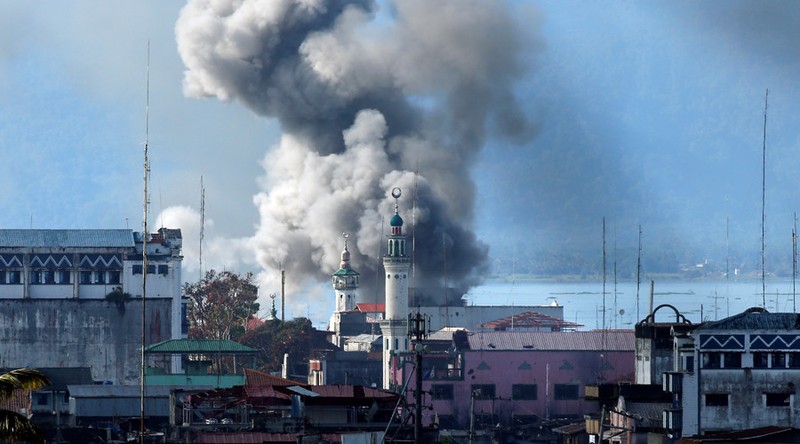 Không kích dữ dội vào khu vực do IS Đông Nam Á chiếm đóng ở thành phố Marawi