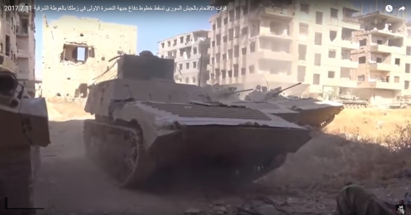 Xe bộ binh chiến đấu quân đội Syria trên chiến trường Jobar, ngoại ô Damascus