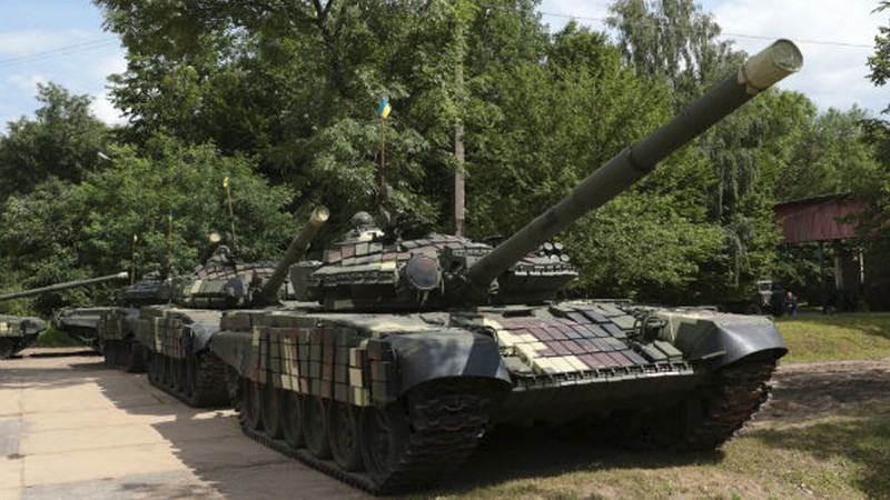Một số xe tăng của lực lượng dân quân vùng Donbass