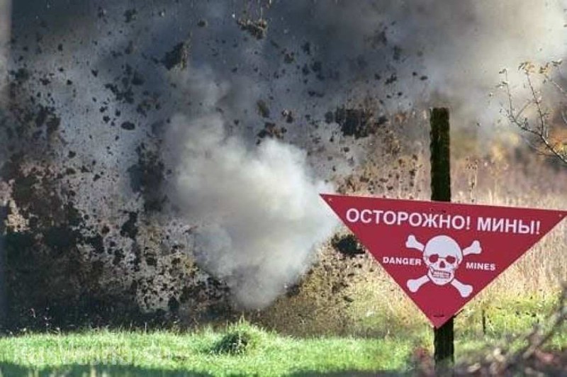 Một bãi mìn của quân đội Kiev trên tuyến giáp ranh Donbass - Ảnh - Rusvesna