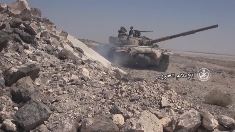 Các đơn vị quân đội Syria, tiến công thị trấn Al-Sukhnah bắt đầu gặp khó khăn trước sức chống trả quyết liệt của IS