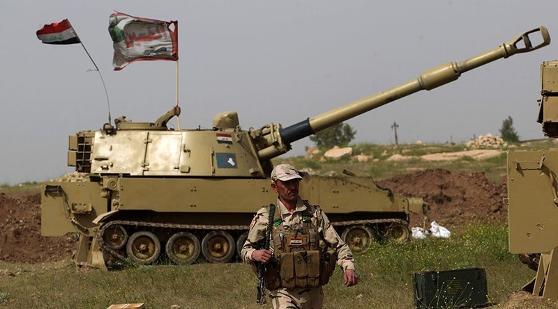 Pháo binh quân đội Iraq trên chiến trường thị trấn Tal - Afar - ảnh Masdar News
