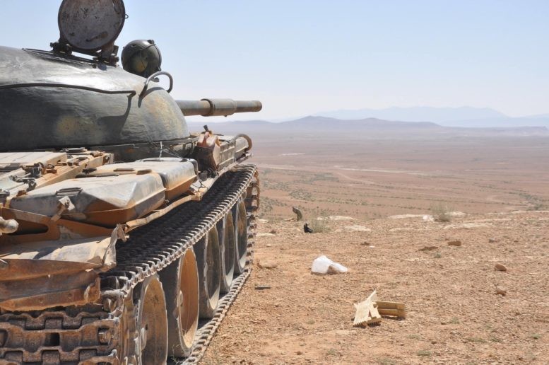 Xe tăng quân đội Syria trên chiến trường biên giới Jordan - ảnh minh họa Masdar News