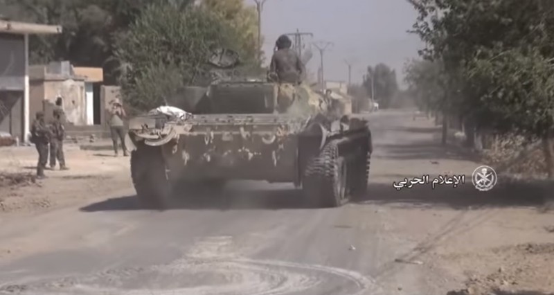 Các đơn vị đặc biệt tinh nhuệ lực lượng Tiger tiến công trên vùng nông thôn tỉnh Deir Ezzor - ảnh video truyền thông quân đội Syria