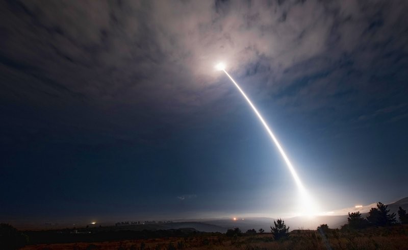 Vụ phóng tên lửa ICBM xuyên lục địa của Mỹ cảnh báo Bắc Triều Tiên - ảnh AP