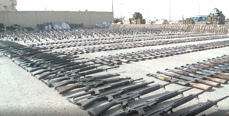 Vũ khí thu giữ được từ IS - ảnh minh họa video ANNA News