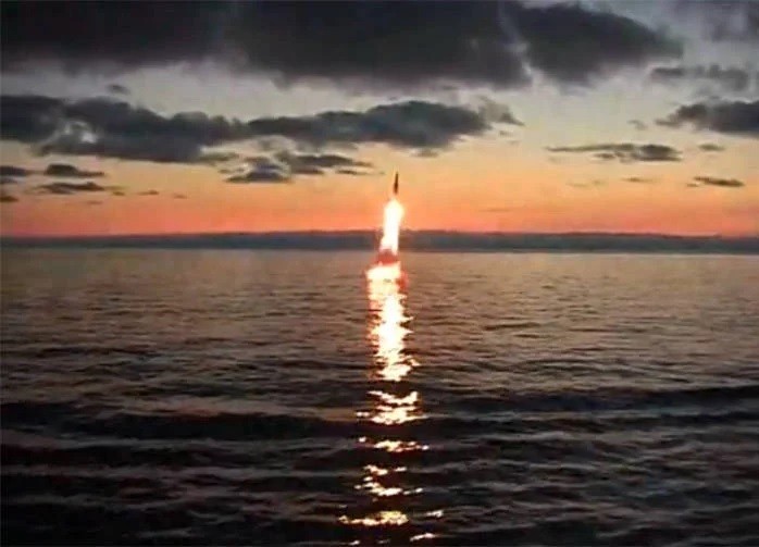 Tên lửa - ngư lôi chống ngầm xuất kích - ảnh minh họa trang truyền hình Ngôi Sao 