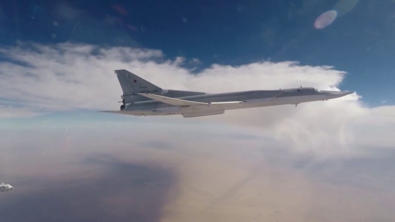 Máy bay ném bom chiến lược Nga Tu--22M3 không kích ở Syria - ảnh video Ruptly