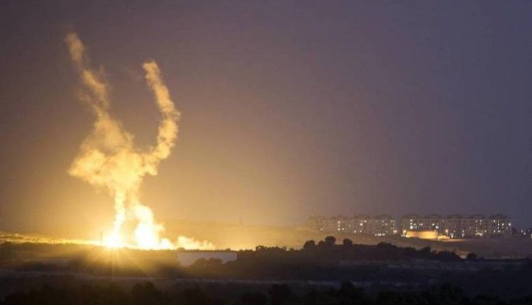 Không quân Israel không kích trên dải Gaza và Bờ Tây thuộc khu vực người Palestine - ảnh Muraselon
