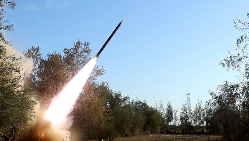 Tên lửa Grad được phóng lên từ phía dải Gaza - ảnh minh họa Masdar News