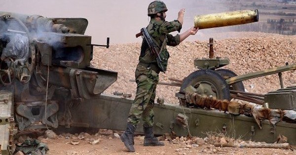 Binh sĩ quân đội Syria pháo kích trên cao nguyên Golan - ảnh minh họa South Front