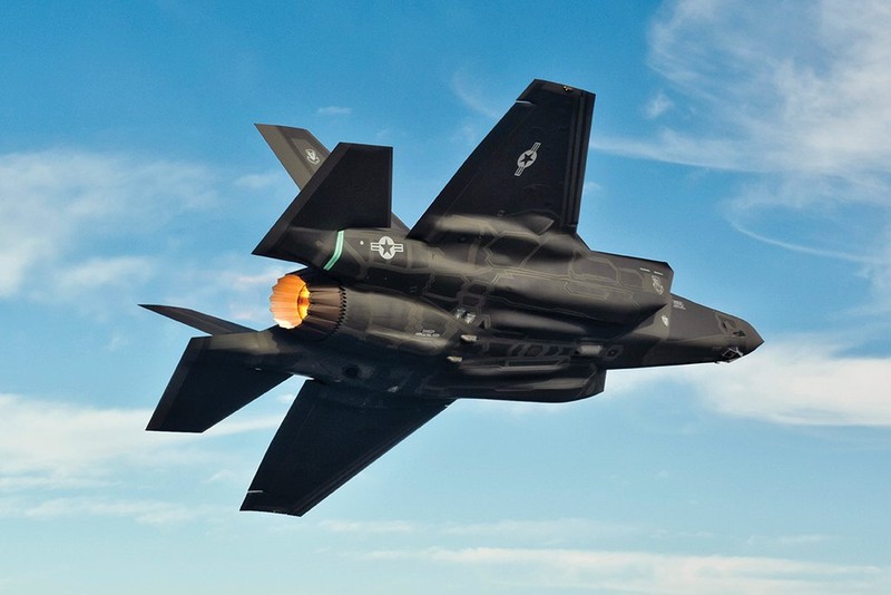 Máy bay tiêm kích tàng hình thế hệ 5 F-35 - ảnh Lockheed Martin