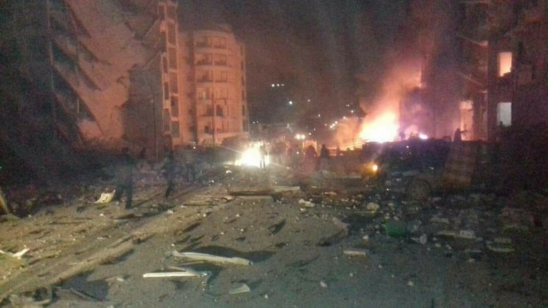 Một góc hiện trường vụ đánh bom xe kinh hoàng ở thành phố Idlib - ảnh minh họa video Masdar News