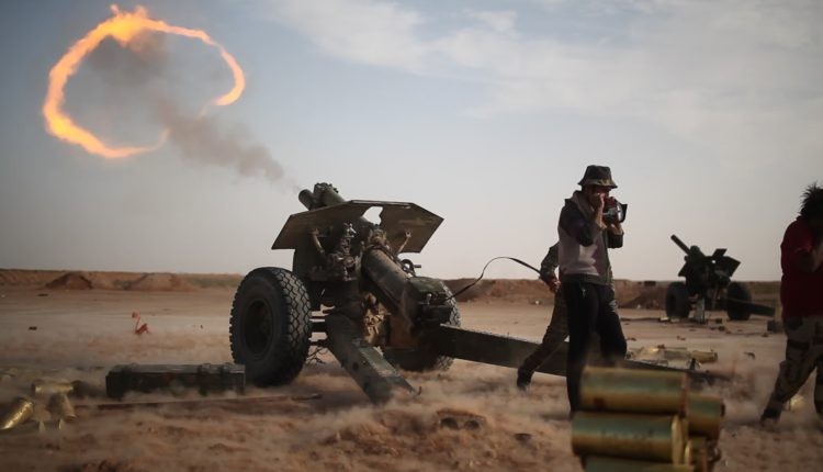 Pháo binh quân đội Syria tập kích vào các nhóm chiến binh IS trên chiến trường Deir Ezzor