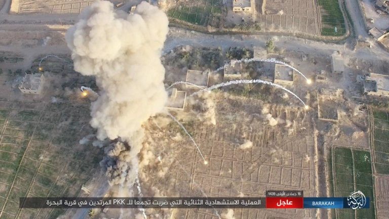Xe đánh bom tự sát tấn công lực lượng SDF trên chiến trường Deir Ezzor - ảnh Amaq