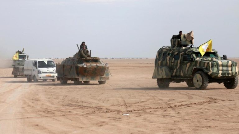 Lực lượng dân quân người Kurd tấn công trên chiến trường Deir Ezzor. ảnh South Front