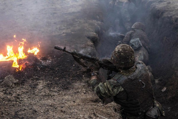 Binh sĩ lực lượng dân quân Donesk chiến đấu chống lực lượng ATO Ukraine - ảnh minh họa Politpuzzle