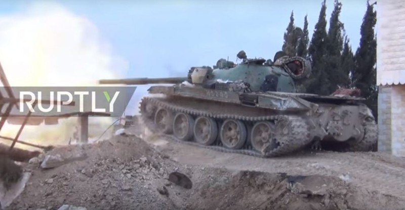 Xe tăng quân đội Syria tiến công trên chiến trường Đông Ghouta