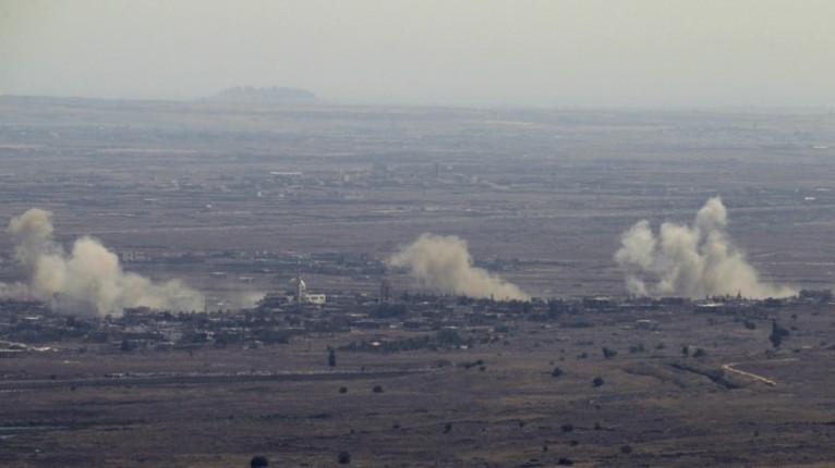 Pháo binh quân đội Syria pháo kích vào khu vực Ca nguyên Golan. anh Ivan Sidorenko