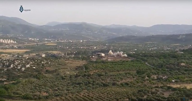 Quân đội Syria pháo kích thị trấn Bidama trên biên giới Thổ Nhĩ Kỳ. Ảnh minh họa video Qasioun News Agency