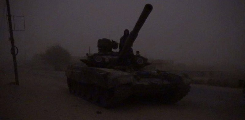 Xe tăng IS tấn công trên chiến trường sa mạc Al-Sham, Deir Ezzor