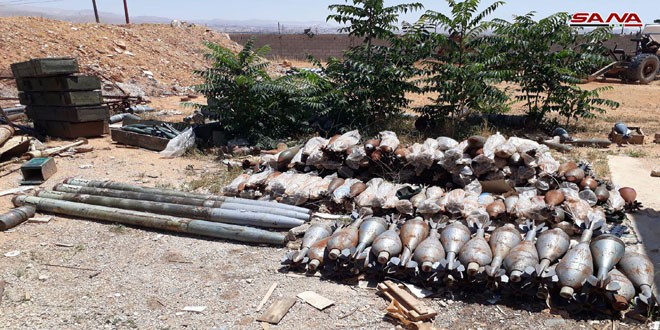 Quân đội Syria thu giữ vũ khí nhập lậu cho khủng bố từ nước ngoài. Ảnh SANA