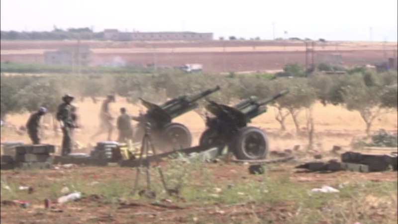 Pháo binh quân đội Syria chiến đấu trên chiến trường phía đông nam Daraa