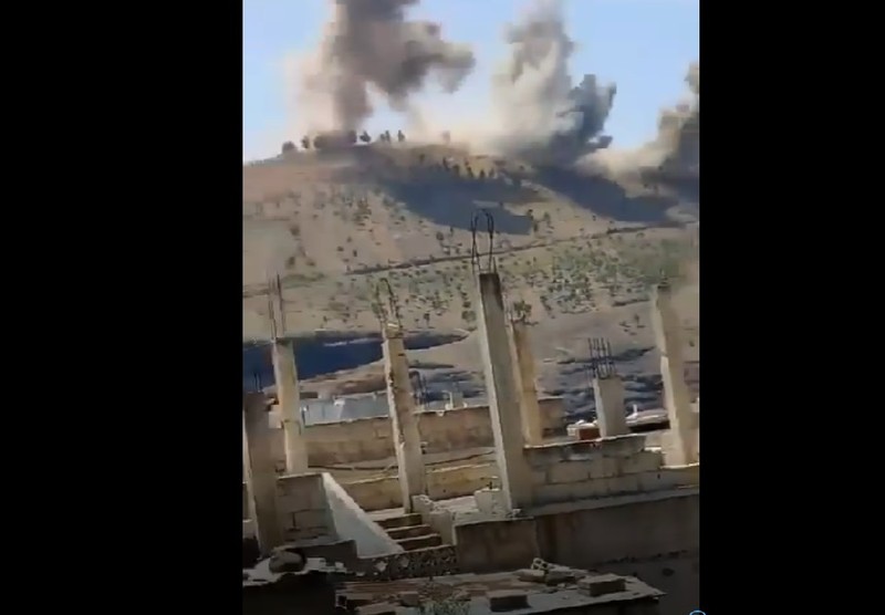 Trực thăng chiến đấu quân đội Syria tấn công cao điểm khủng bố ở Daraa