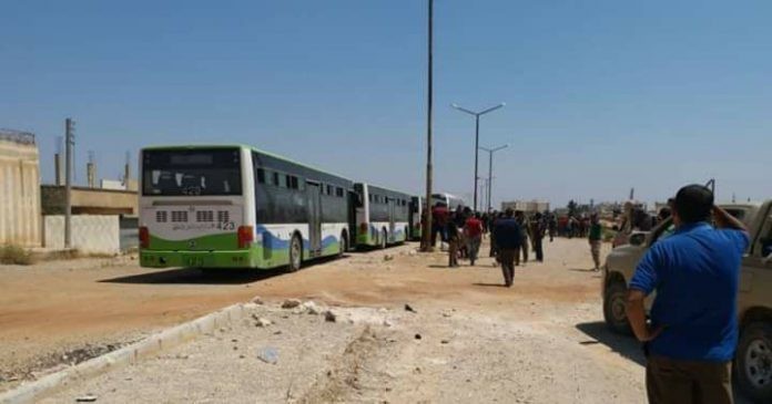 Đoàn xe chở các tay súng cực đoan Syria rời khỏi Daraa, hướng đến miền bắc Syria