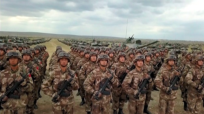 Các đơn vị quân đội Nga - Trung Quốc tham gia cuộc diễn tập Vostoc - 2018. Ảnh TVZvezda.