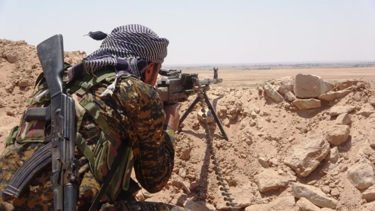 Chiến binh người Kurd trên chiến trường thung lũng sông Euphrates. Ảnh minh họa South Front
