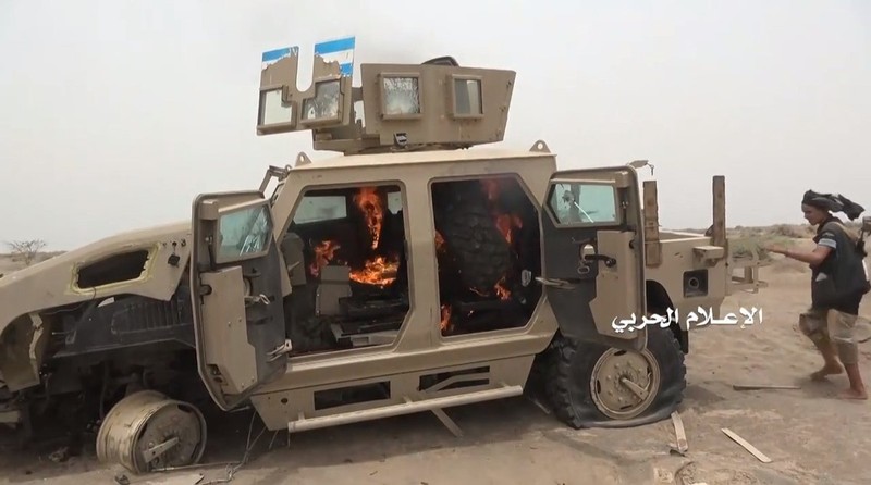 Chiến binh Houthi hủy diệt một xe cơ giới bọc thép của liên minh quân sự do Ả rập Xê út dẫn đầu. Ảnh minh họa Đài quan sát Yemen