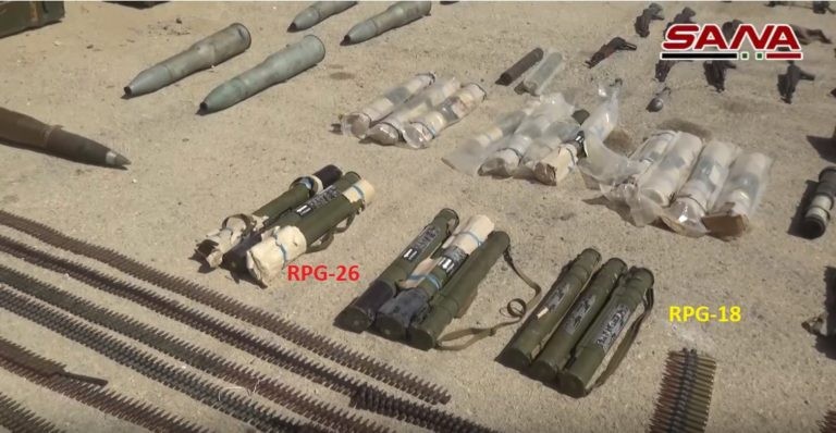 Vũ khí chiến lợi phẩm của quân đội Syria, thu giữ được ở Hama, Sweida và DeirEzzor. Ảnh minh họa video SANA