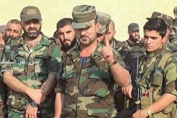 Thiếu tướng Suheil Al-Hassan, tư lệnh trưởng lực lượng Tiger cùng binh sĩ dưới quyền. Ảnh Masdar News