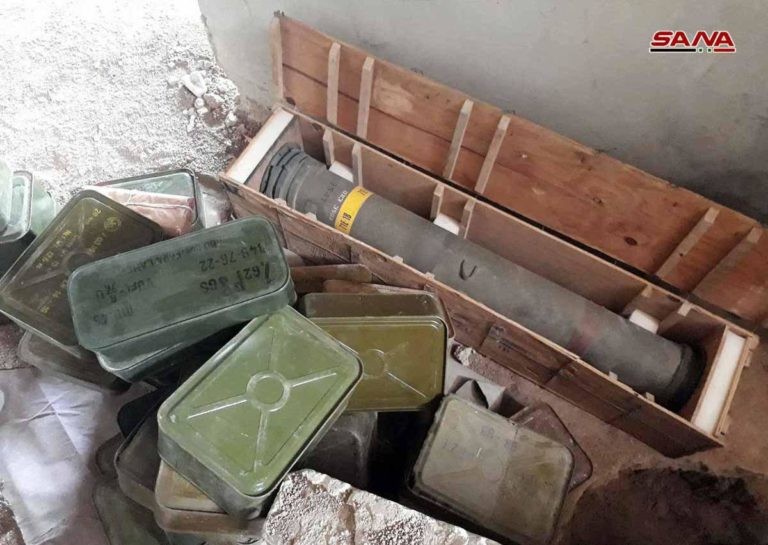 Kho vũ khí mới được quân đội Syria phát hiện trên vùng ngoại ô Damascus. Ảnh: SANA.
